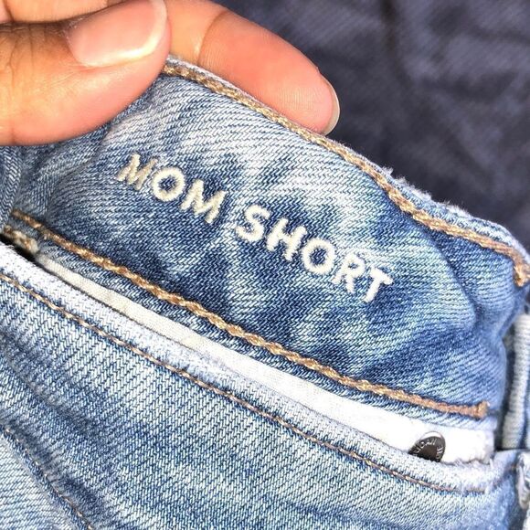 221. American Eagle Outfitters Light Blue mom Jean Shorts size 4 - Picture 4 of 7